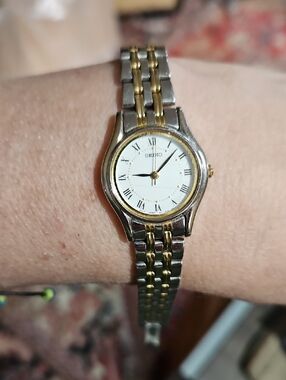 VINTAGE Seiko Two-Tone Silver and Gold Round Watch